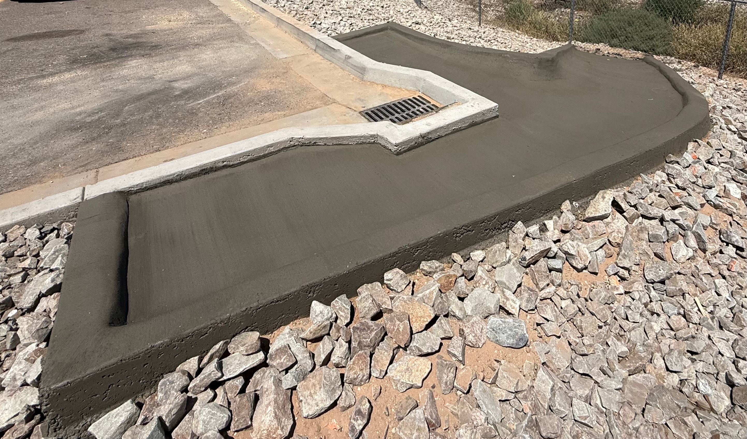 Concrete drainage curb construction